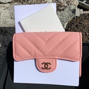 💯 Authentic Chanel Chevron Snap Card Case